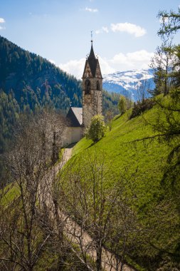 Kilise ve çan kulesi, Tirol bölgesinin İtalya