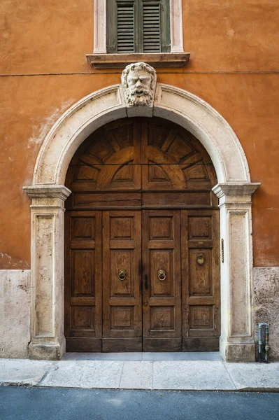 Vecchia porta, Italia — Foto Stock