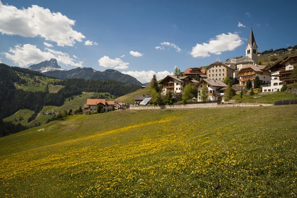 Mountain village, Tyrolean region of northern Italy — Stock Photo, Image