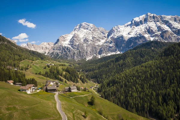 Road in the Dolomite mountains, Italy — Stock Photo, Image