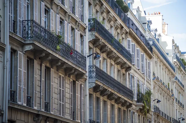 Parisian apartment building — Stock Photo, Image