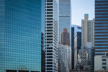 yansıtıcı cam gökdelen, manhattan, new york city