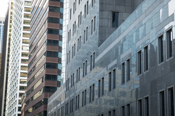 Szkło refleksyjne wieżowce, manhattan, new york city — Zdjęcie stockowe