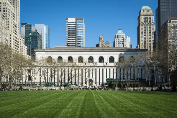 Bryant park trawnik, new york city biblioteki — Zdjęcie stockowe