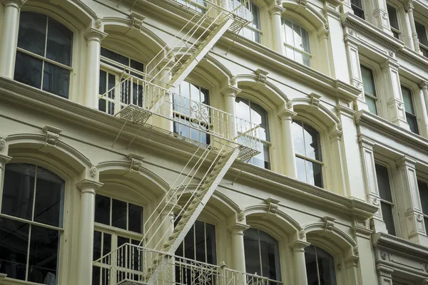 Edificios históricos en el distrito Soho de Nueva York — Foto de Stock