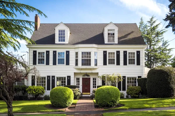 Klassieke Amerikaanse suburban huis — Stockfoto