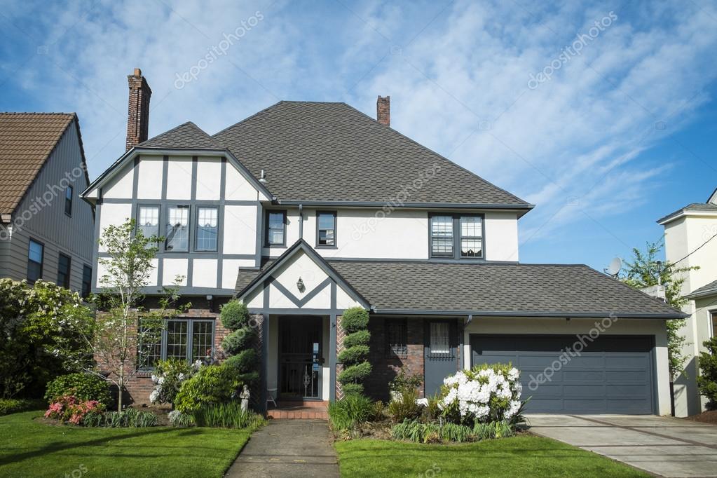 Classic American suburban house Stock Editorial Photo © robertcrum