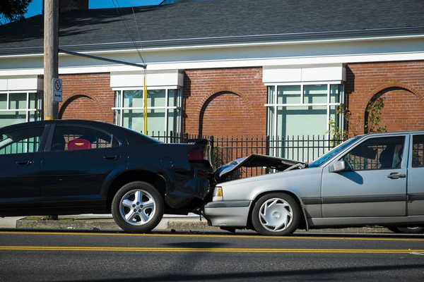 Accidente automovilístico con dos coches — Foto de Stock