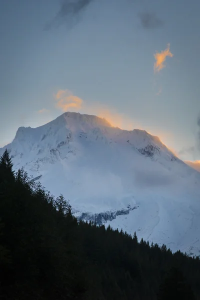Sunrise clouds around Mt. hood, Oregon — Stock Photo, Image