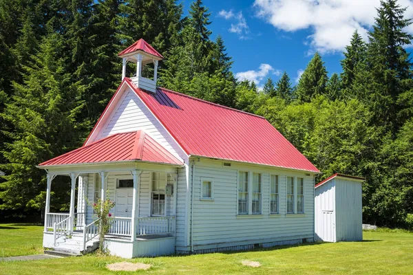 Oude éénkamer land school huis — Stockfoto