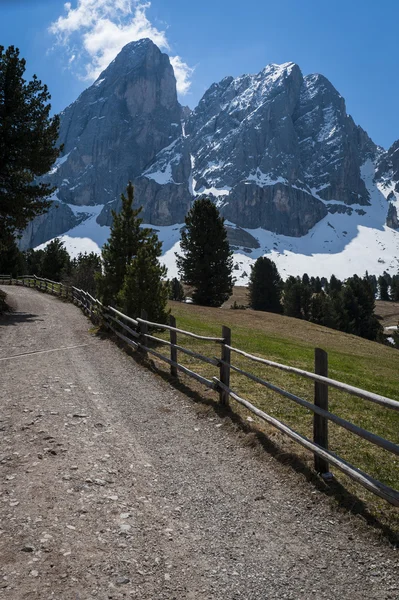 Út a dolomit-hegység, Olaszország — Stock Fotó