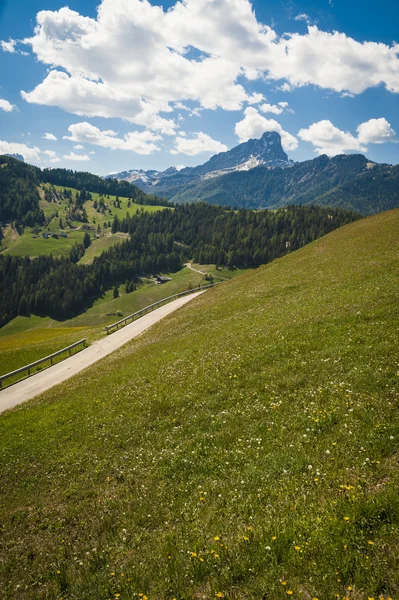 Droga w Dolomitach, Włochy — Zdjęcie stockowe