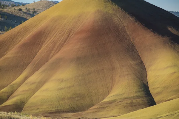 Формы и цвета пустыни, Painted Hills, Орегон — стоковое фото