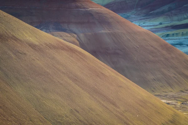 Формы и цвета пустыни, Painted Hills, Орегон — стоковое фото