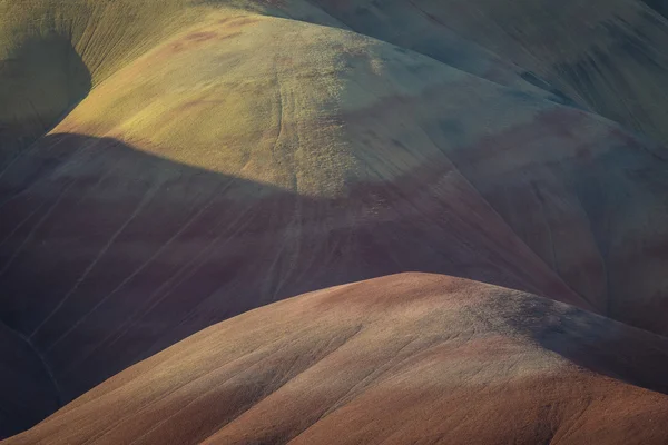 Формы и цвета пустыни, Painted Hills, Орегон — стоковое фото