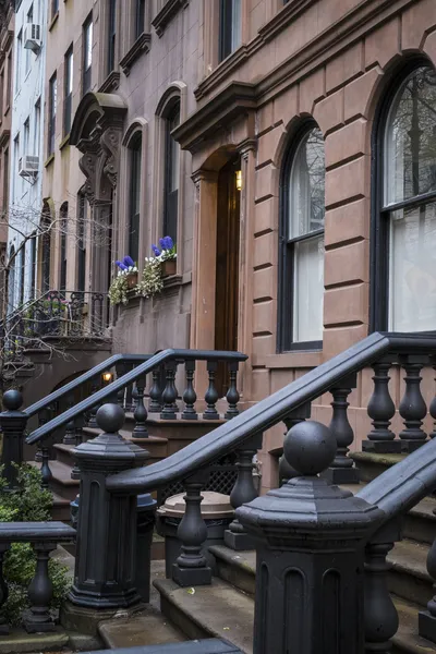 Edifício de apartamentos clássico de Nova York — Fotografia de Stock