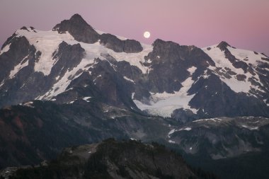 MT shuksan ve yükselen ay, washington state cascade aralığı
