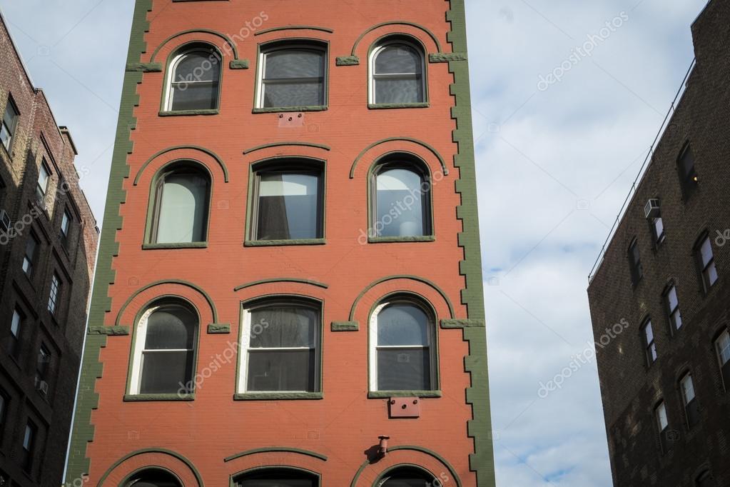 Red brick apartment building, New York City — Stock Photo © robertcrum