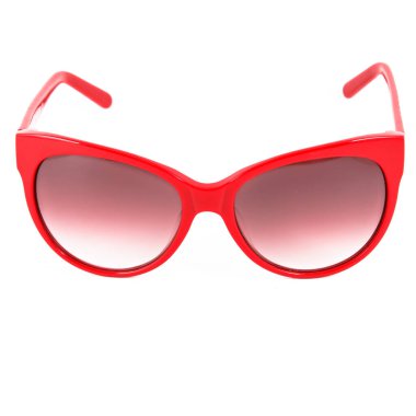 Kırmızı çerçeveli güneş gözlükleri ve görüş gözlükleri beyaz arkaplanda kırmızı gözlük çerçeveleri