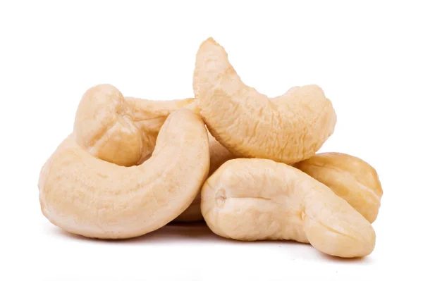 Cashewnötter isolerad på vit bakgrund närbild — Stockfoto