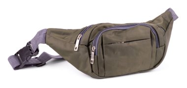 Beyaz arkaplanda izole edilmiş küçük siyah çanta.