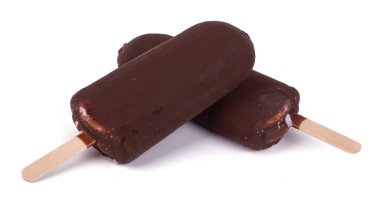 Beyaz arka planda izole kahverengi çikolata dondurması