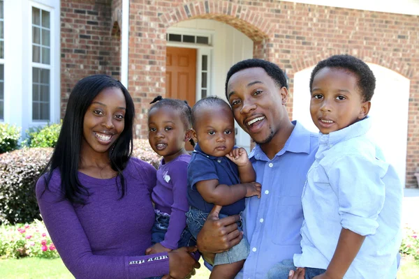 Familia afroamericana —  Fotos de Stock