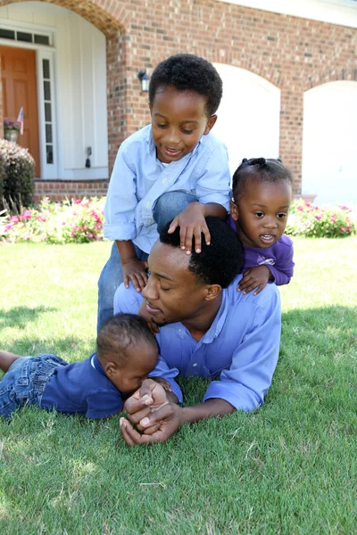 Familia afroamericana — Foto de Stock