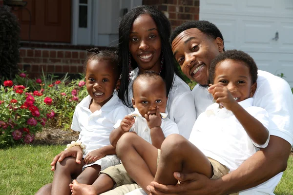 Afrikanisch-amerikanische Familie — Stockfoto