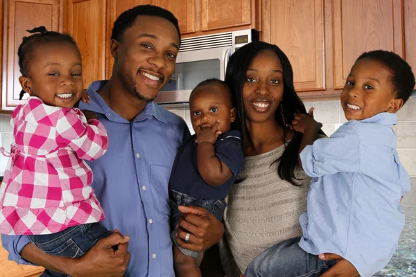 Familia afroamericana — Foto de Stock