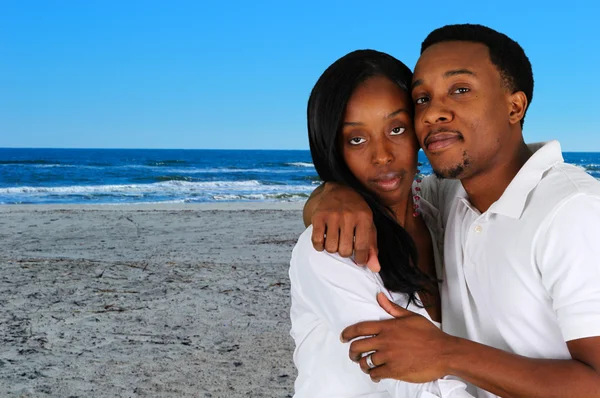 Casal na praia — Fotografia de Stock