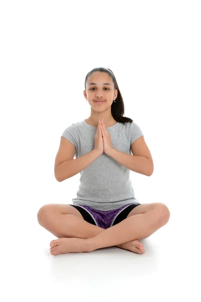 Mädchen in Yoga-Pose — Stockfoto