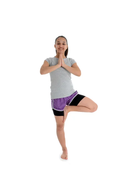 Flicka i Yoga pose — Stockfoto