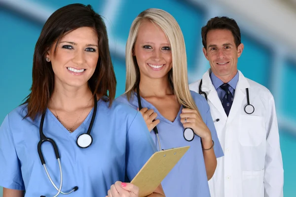Lekarze i pielęgniarki — Zdjęcie stockowe