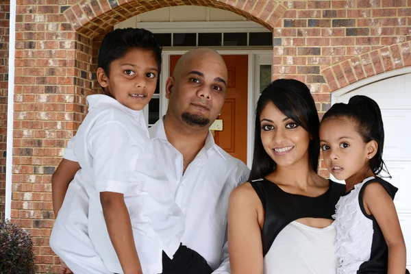 Familie samen — Stockfoto