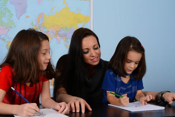 Kinderen op school — Stockfoto