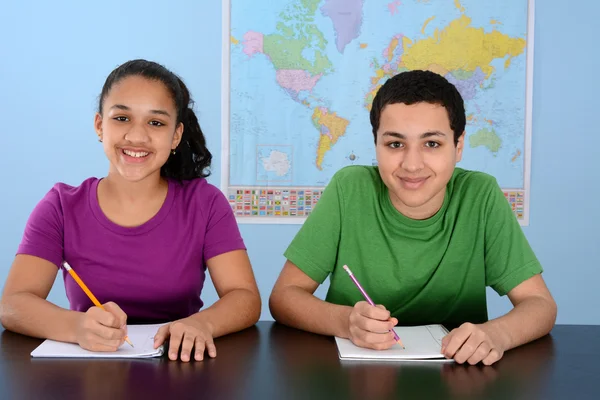 Crianças na escola — Fotografia de Stock