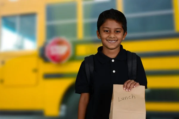 Criança indo para a escola — Fotografia de Stock