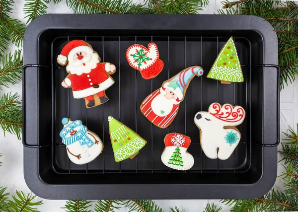 Weihnachtliche Lebkuchen Schneemann Tanne Hirsch Weihnachtsmann Auf Backblech Weihnachtliches Selbstgemachtes — Stockfoto