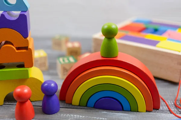 Brinquedo Multicolorido Arco Íris Madeira Ábaco Lápis Blocos Mesa Madeira — Fotografia de Stock