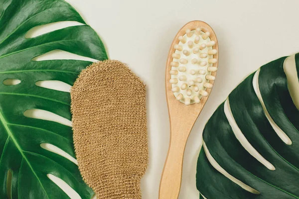 Spa Still Life Towel Flower Leaf Close Massage Brushes Face — Stock Photo, Image