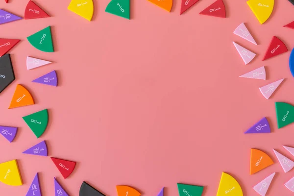 Bunte Brüche Auf Rosa Hintergrund Interessante Lustige Mathematik Für Kinder — Stockfoto