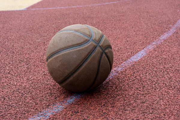 Close Basketball Ball Red Court Basketball Street Indoor Court Sports — Stockfoto