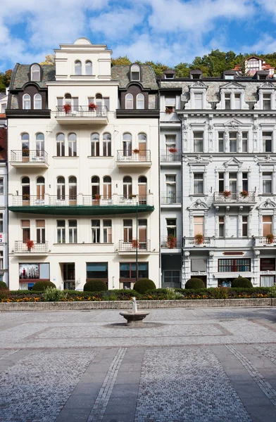Arquitetura de ruas em Karlovy Vary República Checa — Fotografia de Stock
