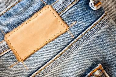 etikel kot üzerinde