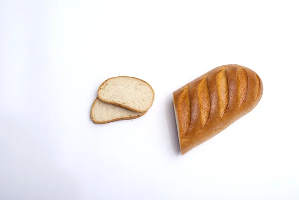 Lucht smakelijke brood op een witte achtergrond — Stockfoto
