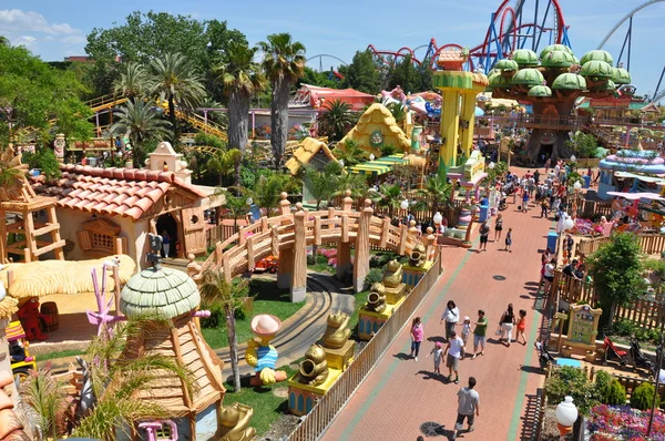 ? hilds attraktioner i Port Aventura — Stockfoto