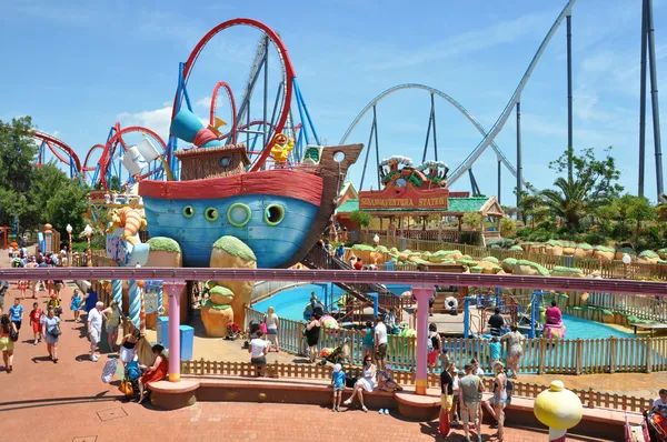 ? hilds attraktioner i Port Aventura — Stockfoto