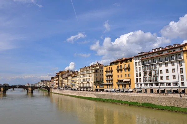 Ponte santa-trinita te florence — Stockfoto