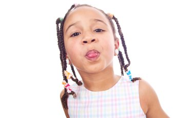 Mutlu küçük bir kızın portresi